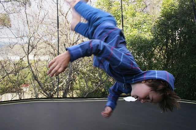 Dítě při skoku.jpg